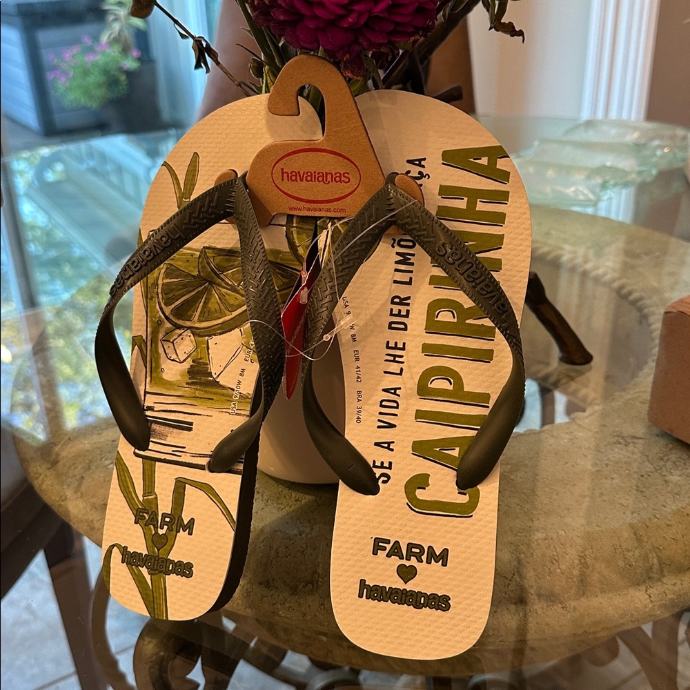 New with tags! Havaianas Farm Flip Flops with Olive Green Straps sz 9/10
